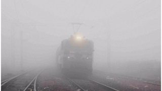 दिल्ली में कोहरे का कहर, 20 ट्रेनें लेट और कई रद्द