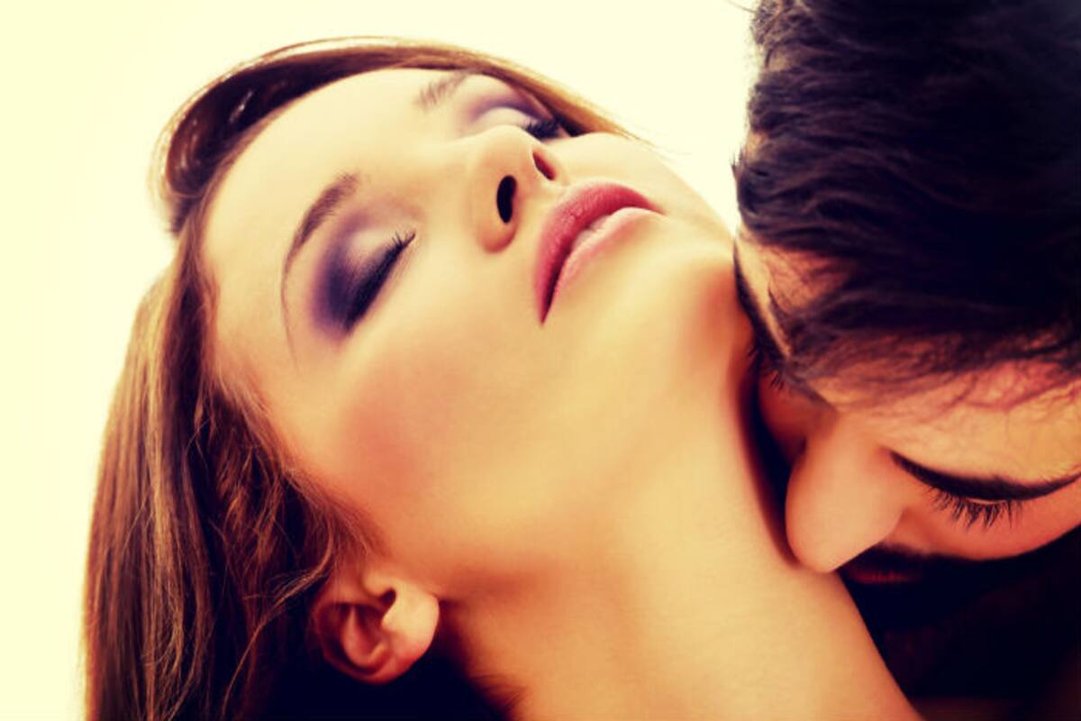 Neck Kissing Tips 5 Ways To Kiss Your Girl S Neck Like A Pro And