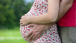 सरकार का सुझावः गर्भवती महिलाएं मांस, सेक्स और बुरी संगत से दूर रहें