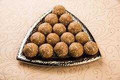 Makar Sankranti Special: How to make Til Ladoo for Sankranti 2017