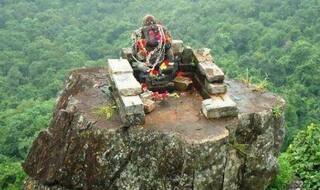 सैकड़ों टुकड़ों में बिखर चुकी गणेश प्रतिमा मूल स्वरूप में लौटी