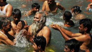 Kumbh Mela 2019: Thousands of Devotees Take Holy Dip at The Sangam on 'Paush Poornima'