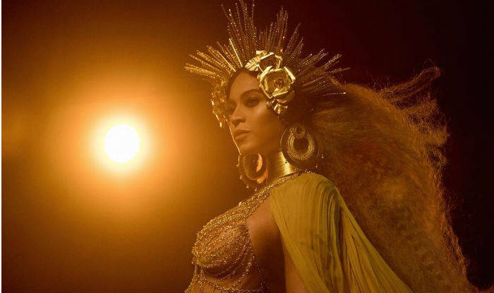 Grammy Awards 2017 Beyonce Stuns With Her Golden Goddess