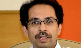 रेनकोट वाले बयान पर शिवसेना की फटकार- मोदी दूसरों के बाथरूम में झांकना बंद करें और सरकार पर ध्यान दें