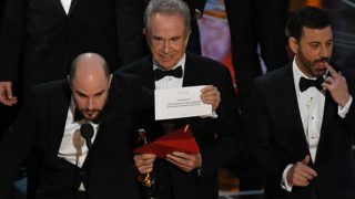 Oscars 2017 Mix up: Not La La Land but Moonlight wins Best Picture, Warren Beatty and Faye Dunaway pull a Steve Harvey at the Academy Awards
