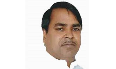 Gayatri Prajapati Case Two Close Aides Arrested From Noida India Com