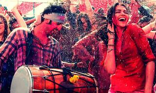 Holi Songs 2017: Celebrate The Festival of Colours with Old & New Bollywood Holi Party Dance Numbers