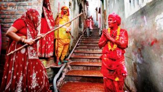 Happy Holi 2018: Significance and Celebration of Laddu Mar Holi and Lath Mar Holi (Video)