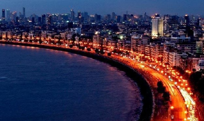 A picture of Marine Drive in the night