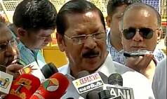 RK Nagar bypoll: DMK accuses AIADMK of bribing voters, asks EC to replace officials