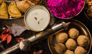 Traditional Thandai Recipe: How to make refreshing kesar thandai for Holi 2017