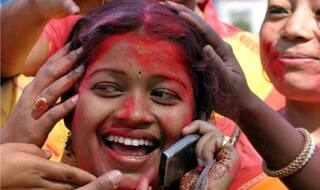Mobile damaged by water during Holi Festival? Five steps to save & recover your phone dropped in water (Watch Video in Hindi)
