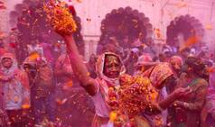 Widows In Vrindavan, Celebrate Holi With Flowers and Colours (Video)