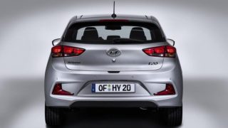 New Hyundai i20 Elite 2018 with new colour spied; India Launch Tomorrow at Auto Expo 2018