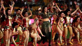 कृति सेनन ने आईपीएल के ओपनिंग सेरेमनी में किया धमाकेदार डांस