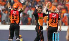 IPL 2017: अफगानी गेंदबाज राशिद खान का जादू, अपने पहले ही ओवर में किया गंभीर को बोल्ड