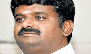 तमिलनाडु: स्वास्थ्य मंत्री विजय भास्कर के घर पर इनकम टैक्स ने की छापेमारी