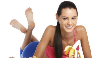 Banana Benefits For Women: महिलाओं को रोज खाना चाहिए केला, गलती से भी मिस न करें