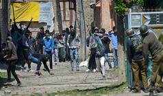 By-polls 2017: Kashmir witnesses 6.5 per cent voter turnout; 8 dead, 36 injured, 200 instances of violence