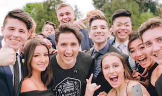Canadian PM Justin Trudeau posed for a photograph with high school students and made their day!