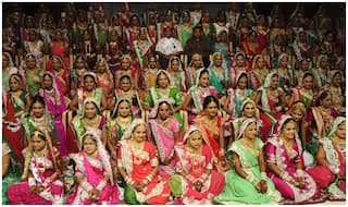 सरकारी आदेश पर शिक्षकों को सामूहिक विवाह में परोसना पड़ा खाना