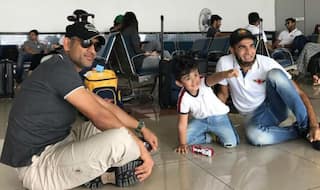 MS Dhoni sitting down with Imran Tahir’s son at airport is the most adorable sight of VIVO IPL 2017! See cute video