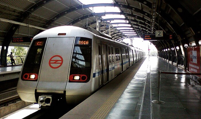 Delhi Metro Runs With Open Door From Chawri Bazar To Kashmiri Gate