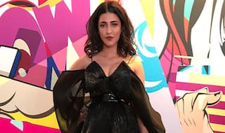 Shruti Haasan की बोल्ड फोटोज ने फिर लूटी लाइमलाइट, पेंटिंग्स के बीच बैठकर करवाया HOT फोटोशूट