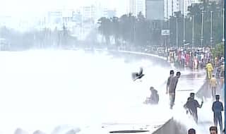 Monsoon 2017: Mumbai witnesses highest tide; heavy rains to continue till next 48 hours