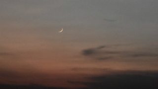 Eid Ka Chand Sighted in India: Beautiful Crescent moon pics on Chand Raat shared by joyous Twitterati wishing Eid Mubark 2017