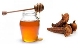 Honey And Clove Health Benefits: किसी भी मौसम में करें शहद और लौंग का एक साथ सेवन, नहीं जाना पड़ेगा डॉक्टर के पास