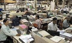 7th Pay Commission: 'Not Retiring Govt Employees at 60 or After 33 years in Service,' Says Centre