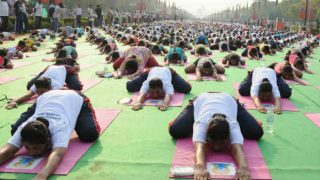 International Yoga Day 2017 Schedule: Time of all Events, Where to Watch Live Streaming & Telecast of PM Narendra Modi Performing Yoga in Lucknow