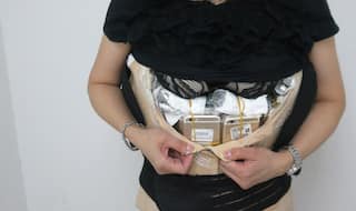Custom Officials Get Hold of Woman Trying to Smuggle 102 Apple iPhones into China from Hong Kong Airport
