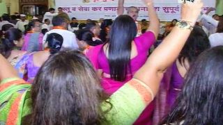 Real Shivsena Dispute: उद्धव ठाकरे गुट के पूर्व पार्षदों ने बीएमसी मुख्यालय में शिवसेना के कार्यालय के बाहर डाला डेरा