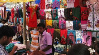 Delhi Lockdown Update: Sarojini Nagar's Export Market Shut Until Further Orders For Violating Covid Norms, Market Associations to Meet Today
