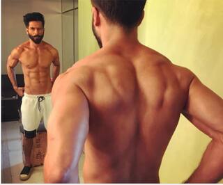 We bet you won't be able to look at Shahid Kapoor's chiseled body just once!