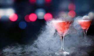 Pune Man Drinks Liquid Nitrogen and Gets Six Inch Tear in Stomach! Doctors Highlight the Risk of Mixing Alcohol with Nitrogen