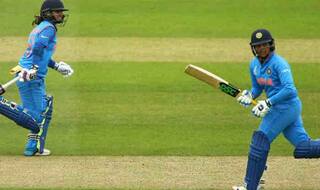 मैदान में जब हरमनप्रीत कर रही थी ऑस्ट्रेलियाई गेंदबाजों की धुनाई, मैदान के बाहर डांस कर रही थीं मिताली और वेदा, देखें वायरल वीडियो