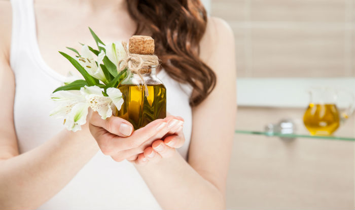 Top 4 Expert Recommended Ayurvedic Haircare Tips For The Monsoon
