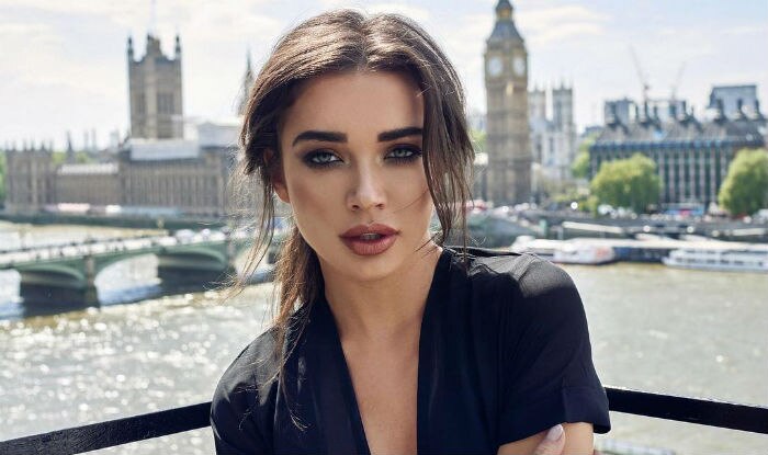 2.0 Star Amy Jackson Sets Internet on Fire by Flaunting Baby Bump in ...