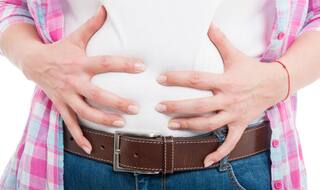 Home Remedies: आपको भी होती है पेट फूलने की समस्या, तो अपनाएं ये घरेलू उपाय 