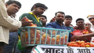 Congress Sells Tomatoes at Rs 10 per kg Outside UP Assembly