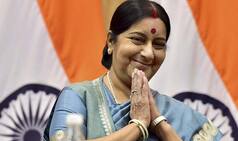 जब सुषमा स्वराज ने आगे बढ़कर नेपाल के प्रधानमंत्री को पानी पिलाया
