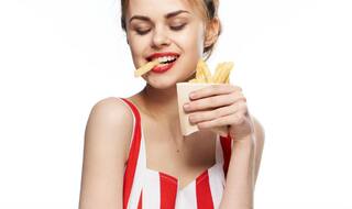 रात को नहीं आती ठीक से नींद, ये जंक फूड का असर तो नहीं?