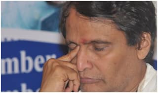 रेल हादसों से आहत सुरेश प्रभु ने की इस्तीफे की पेशकश, मोदी ने कहा- इंतजार करें