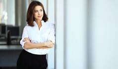Here Are 5 Wardrobe Essentials That Every Working Woman Must Have