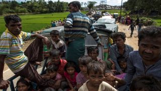 Rohingya Boy Can't Swim, But Floats Across The River From Myanmar To Bangladesh | तैरना नहीं आता था, लेकिन ड्रम के सहारे म्यांमार से बांग्लादेश पंहुचा 13 साल का नबी हुसैन