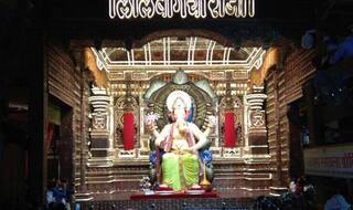 लालबागचा राजा पंडाल में लोगों ने चढ़ाए बैन कर दिए गए नोट