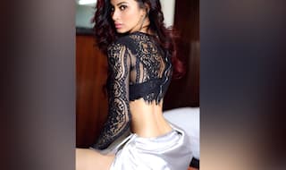 Mijwan 2018: ग्रे कलर की साड़ी में छाईं मौनी राय, बन सकता है आपके लिए परफेक्‍ट पार्टी लुक...